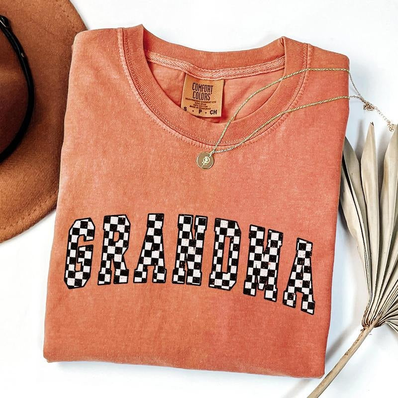 Comfort Colors Checkered Grandma Shirt Gift for Grandmother, Retro Grandma T-Shirt, Gift for New Grandma, Pregnancy Announcement Shirt