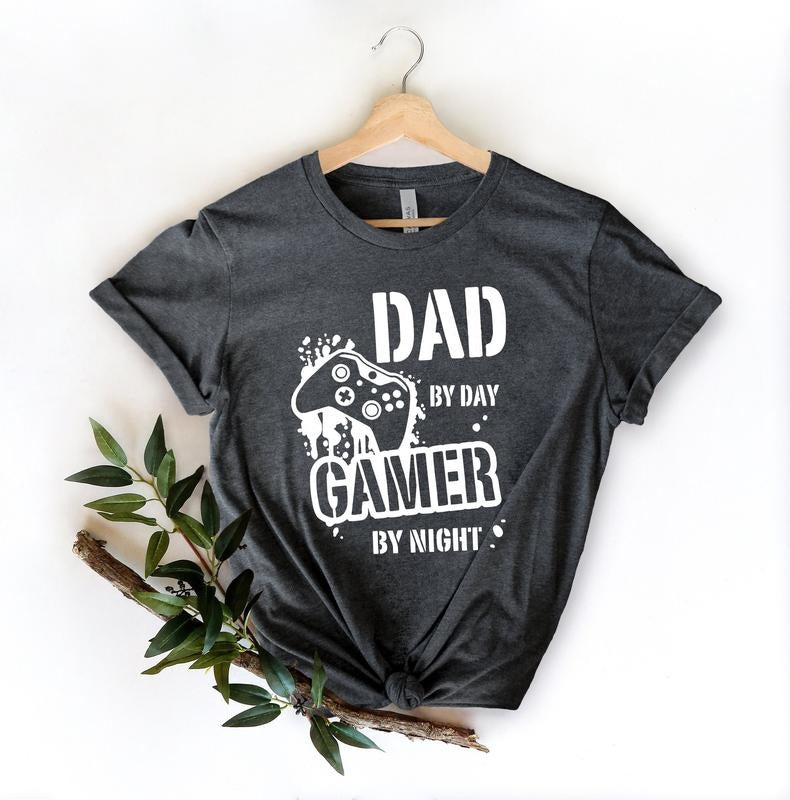 Dad By Day Gamer By Night T-shirt Dad Level Unlocked Gamer Shirt Retro Gaming Gift T- Shirt Father's Day Gift Funny Daddy Gamer TK43GN