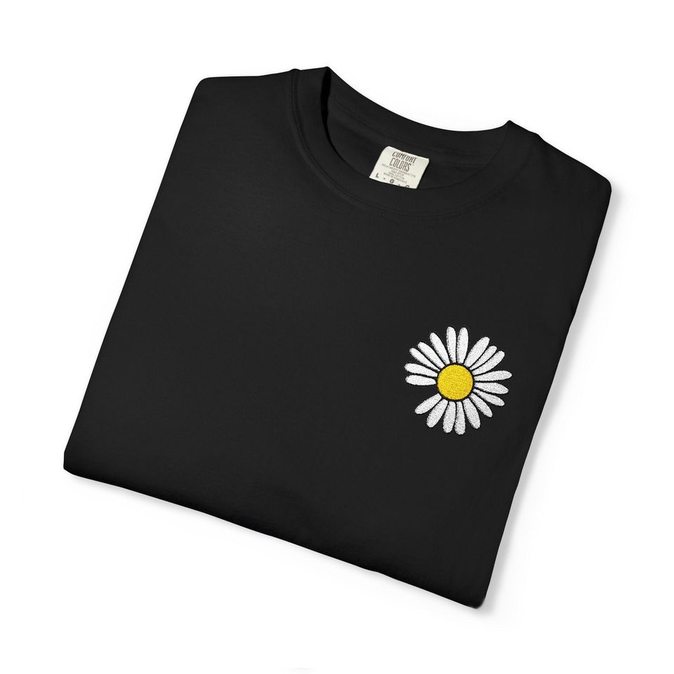 Daisy Embroidered T-Shirt – Minimal Design