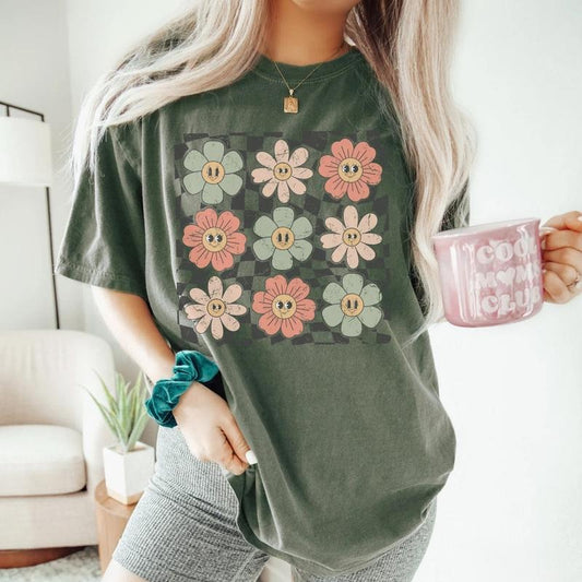 Comfort Colors Checkered Flower T-Shirt, Retro Flowers T Shirt, Summer Shirt, Flower Shirt, Trendy Summer Graphic Tee Cotton Fit