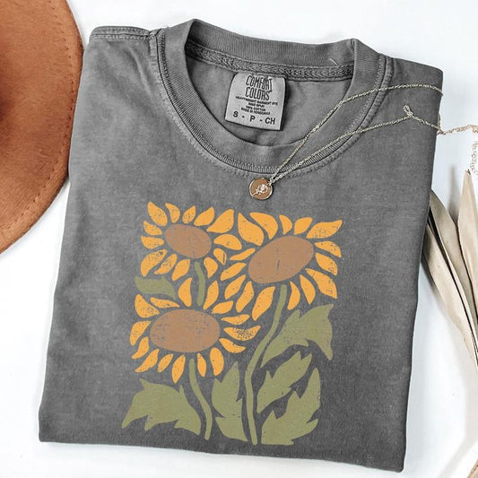Comfort Colors Retro Flower Shirt, Vintage Sunflower Shirt, Wildflowers T-Shirt, Botanical Shirt, Sunflower Lover Gifts For Her, Unisex T-Shirt