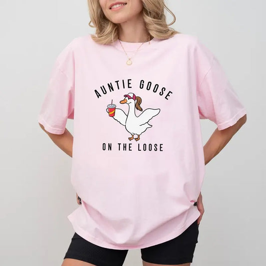 Comfort Colors Silly Auntie Goose Shirt, Funny Goose on The Loose Top, Duck Aunt Tee, Cool Aunt Club T-shirt, Pregnancy Announcement Gift for New Aunt