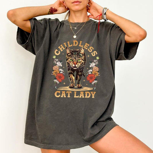 Comfort Colors Vintage Childless Cat Ladies Shirt, Feminist Tshirt for Cat Mom, Feminism T-shirt, Gothic Cat Mama Tee, Women Power Shirt, Reproductive Rights, Retro Cat Shirt, Casual Women's Tops, Oversized Womenswear, Cotton Fabric Relaxed Fit Chic Style