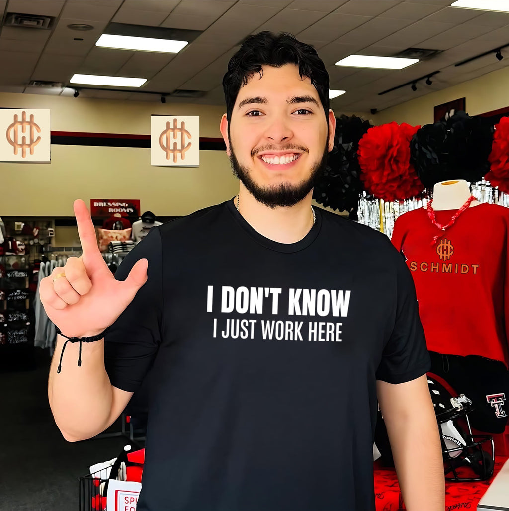 I don’t know I just work here text shirt
