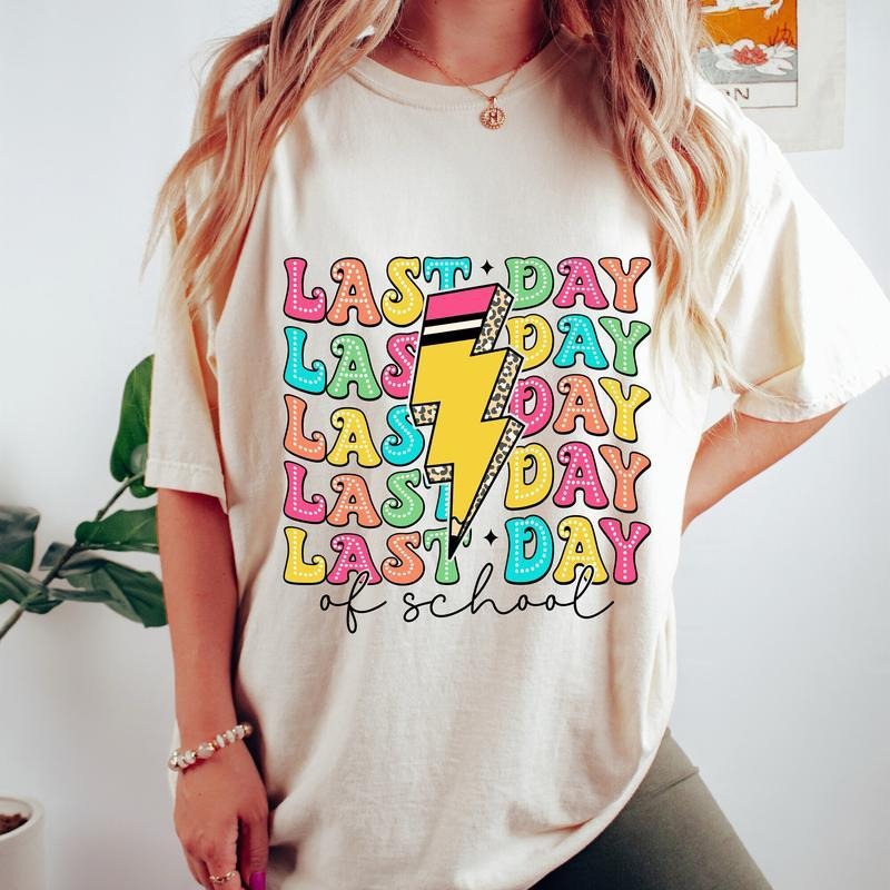 Last Day of School Teacher T-Shirt, School's Out For Summer T-Shirt, End of School Year, Teacher Appreciation, Teacher Summer T-Shirt, Retro Teacher, tshirt hot trend 2025
