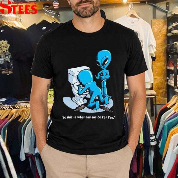 So This Is What Humans Do For Fun Alien Toilet T-shirts