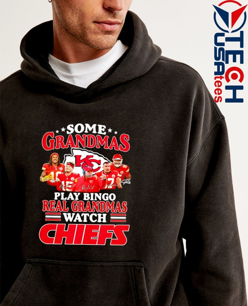 Some grandmas play bingo real grandmas watch Kansas City Chiefs signatures shirt