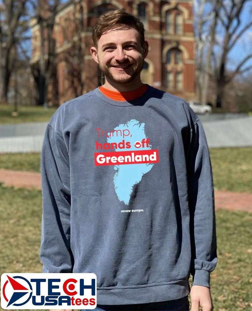 Trump hands off Greenland State shirt