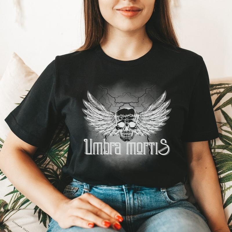 Umbra Mortis Shirt, Hunt Athalar Crescent City Crewneck Black T-Shirt HOEAB HOSAB SJM Licensed Bryce Danika Ruhn Danaan Rhysand Booktok, Bookish Womenswear Sweatshirt