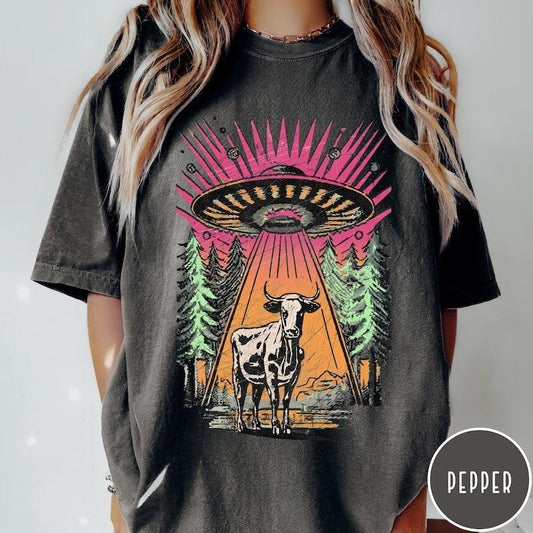 Victoria Maxwell, UFO Cow Abduction Shirt, Funny Vintage Retro Graphic Alien T-shirt, Unisex Comfort Colors T Shirt, Paranormal Oversized Aesthetic UFO Tee Top Womenswear