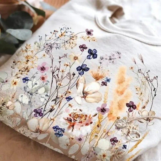 Vintage Pressed Flowers Sweatshirt, Boho Cottagecore Crewneck, Pastel Botanical Floral Pullover, Fairycore Oversized Wildflowers Sweatshirt