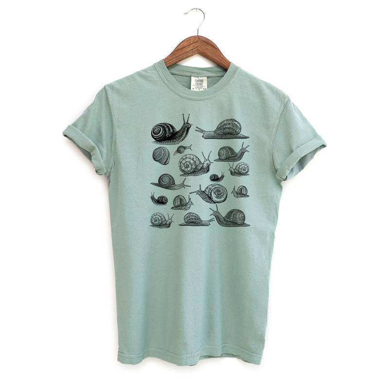 Vintage Snails T Shirt - Vintage Snail Graphic Tee - Snail Lover Tshirt - Funny Retro Shirt - Womenswear Top