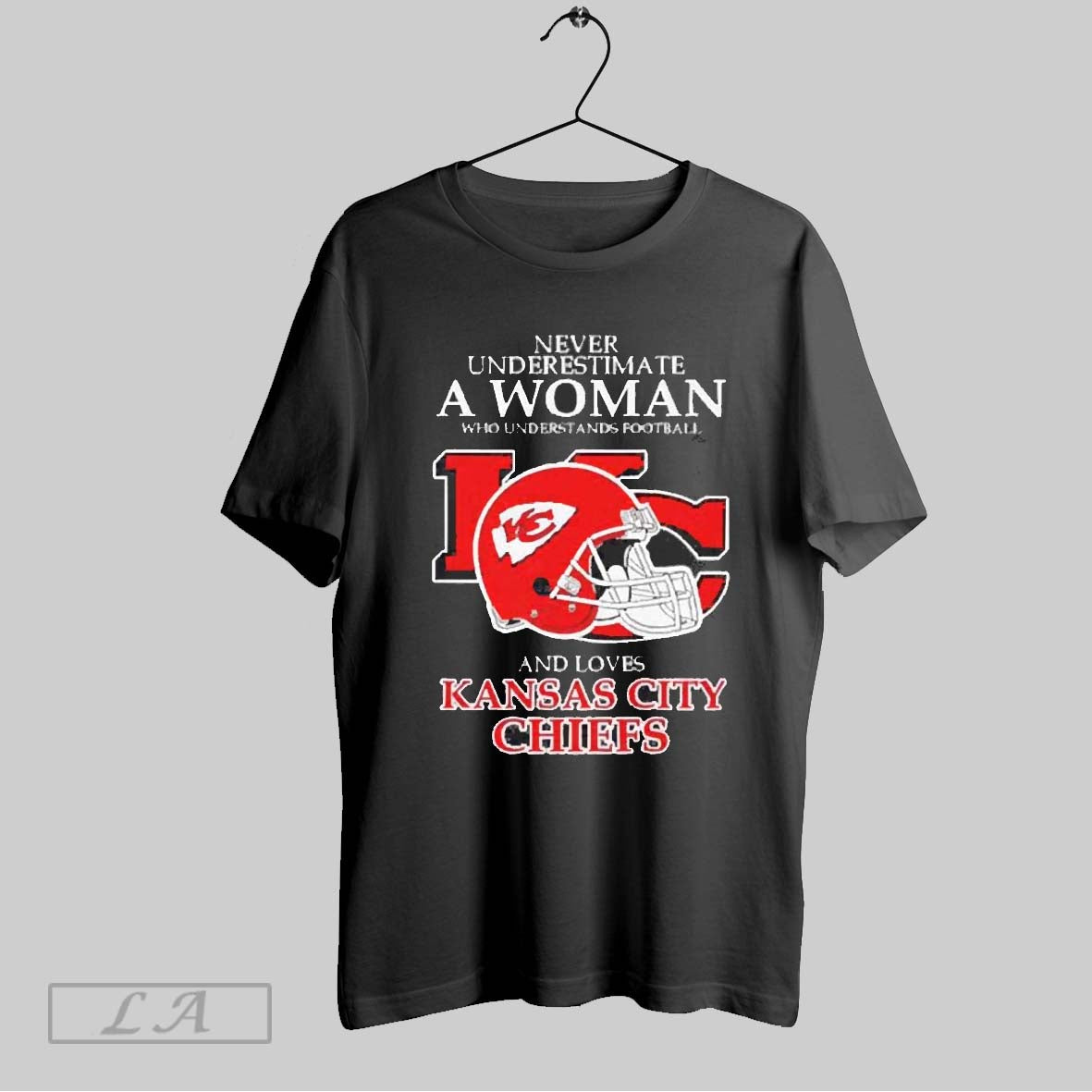 Top Never Underestimate A Woman Who Understands Football And Loves Kansas City Chiefs Helmet 2025 Sweatshirt T Shirt Hoodie