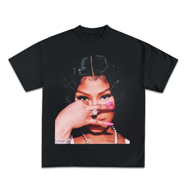 Nic.ki Minajj Tee T-Shirt, T-Shirt 90s Vintage Bootleg Unisex Rap T-Shirt Vintage tee. Casual Classic Hoodie,... (Image 1)