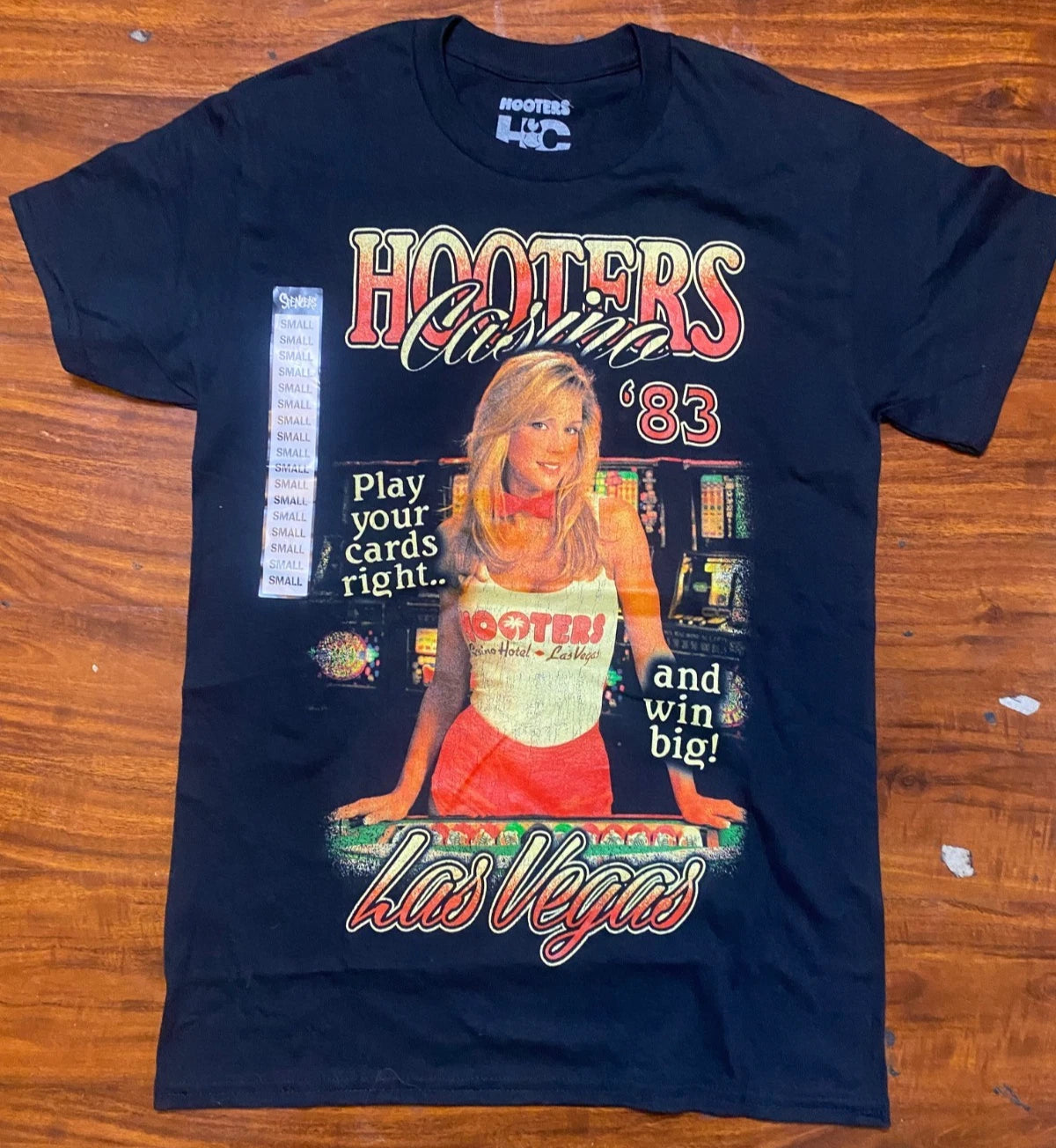 NWT-HOOTERS Girl Casino '83 LAS VEGAS "Play your cards right" Black Tee