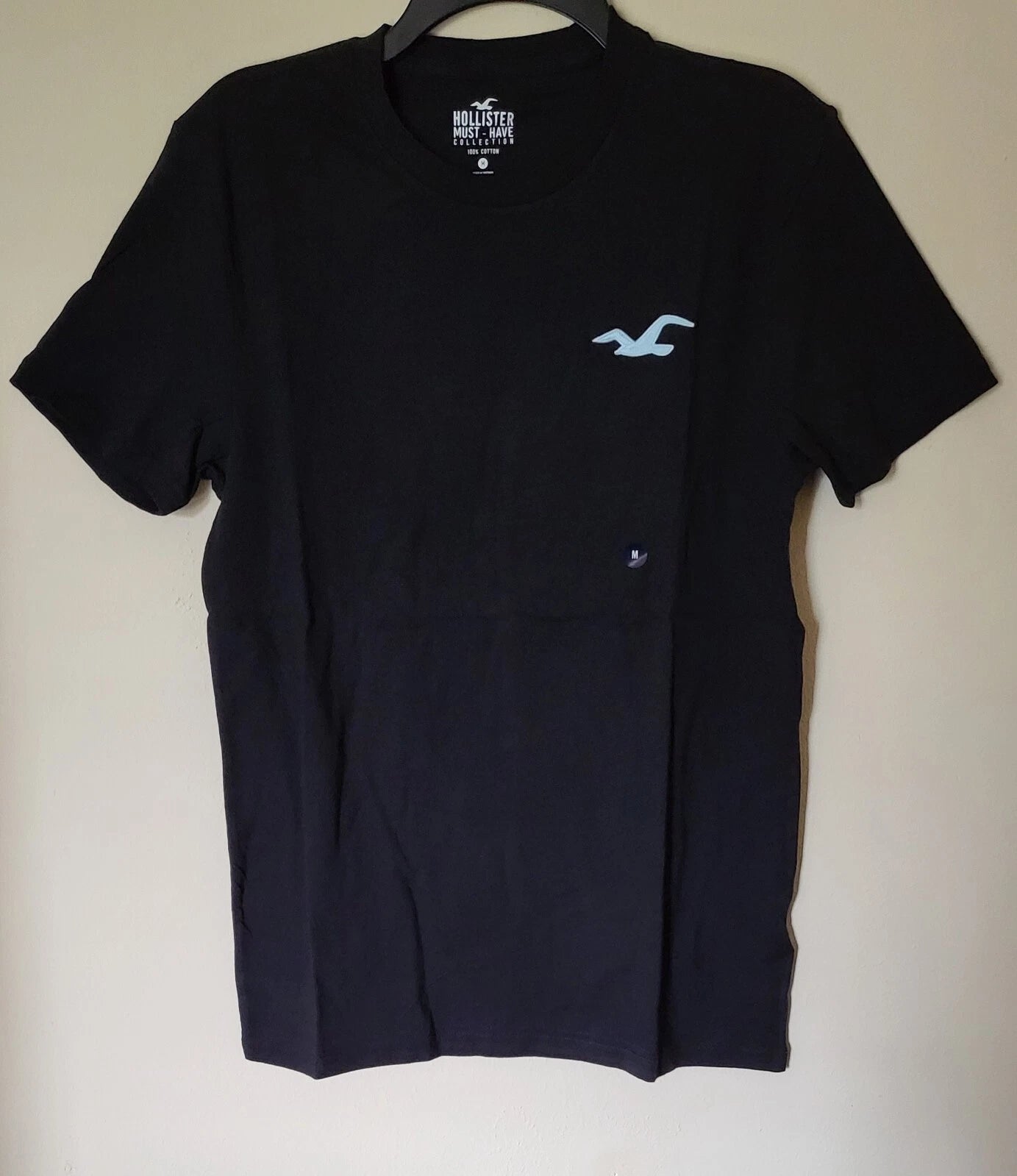 Hollister Men's Crewneck Short Sleeve T-Shirt Blac With Icon At Left Size Medium