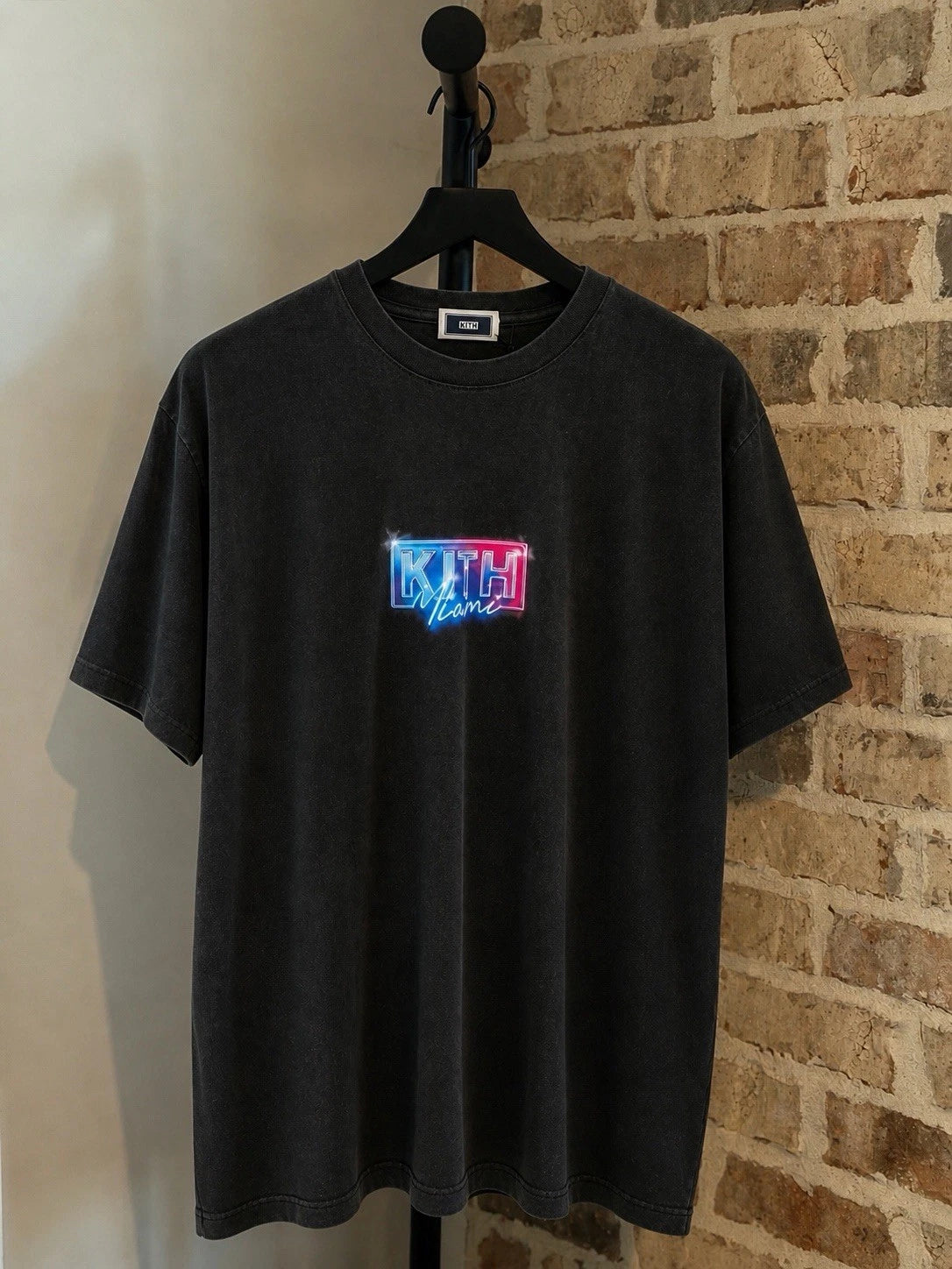 🦩EXCLUSIVE🦩Kith Miami Neon Lights Classic Logo Vintage Tee | XS-XXL | IN STOCK
