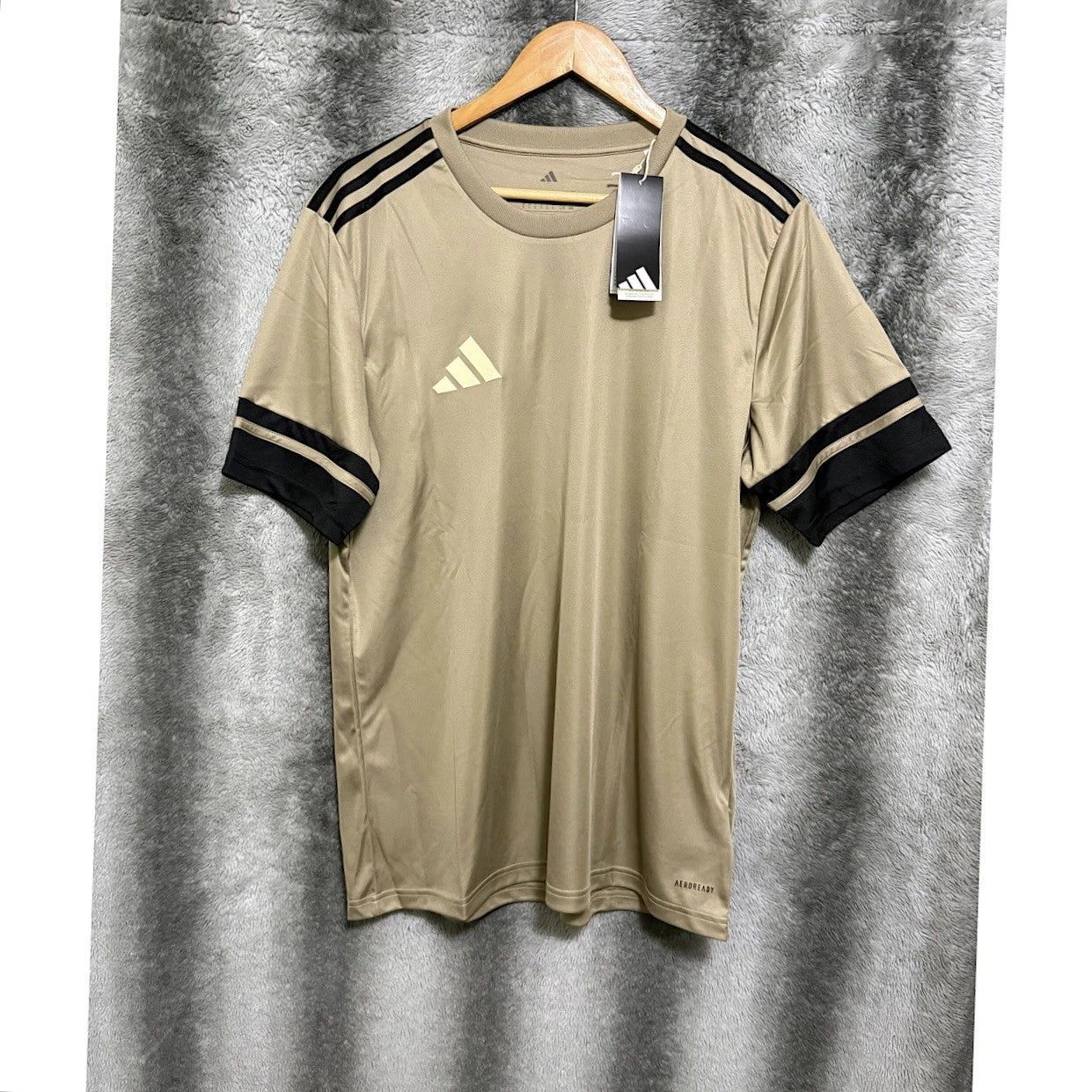 Adidas Short Sleeve T Shirt Mens Wear Size Large Gold Black Casual Brand New